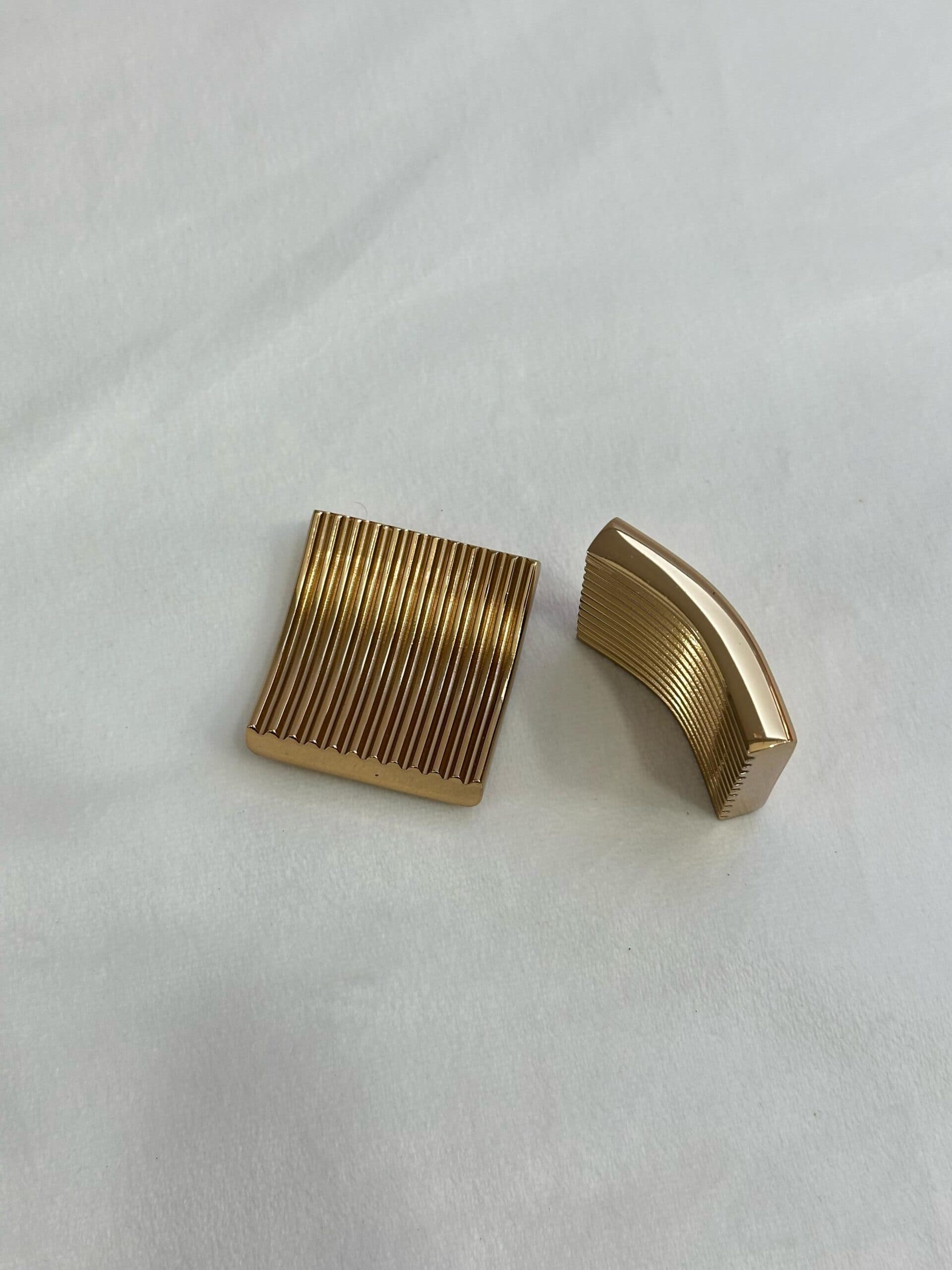 354 PARLAQ QIZILI