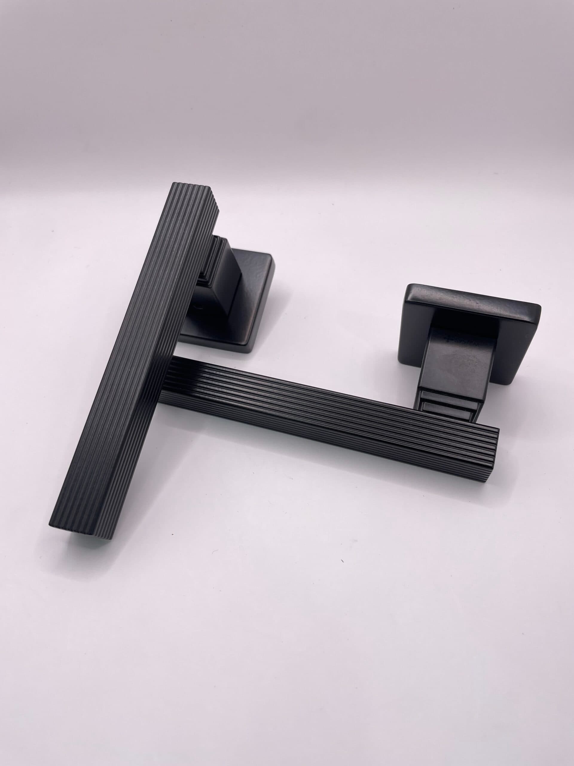 TRONE QARA