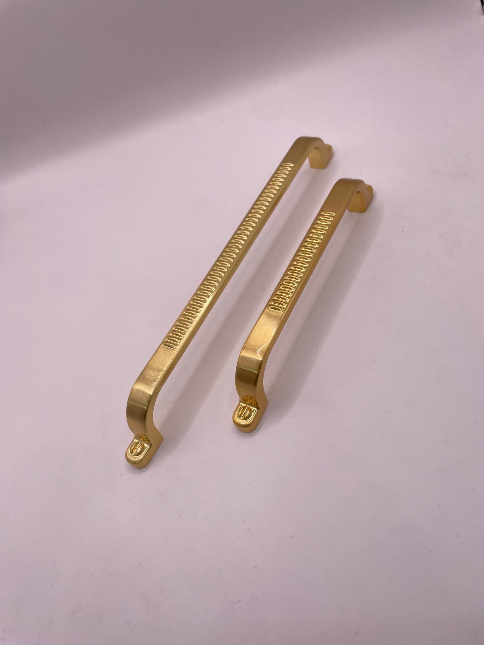 548- MAT QIZILI